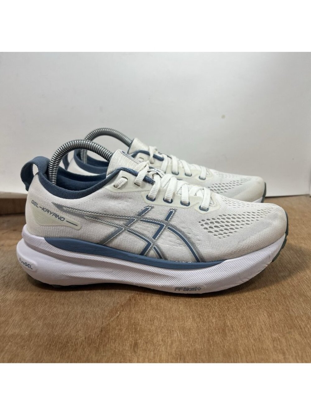 Asics Gel Kayano 31 Women Size 8 1012B790 White Running Shoes Sneakers